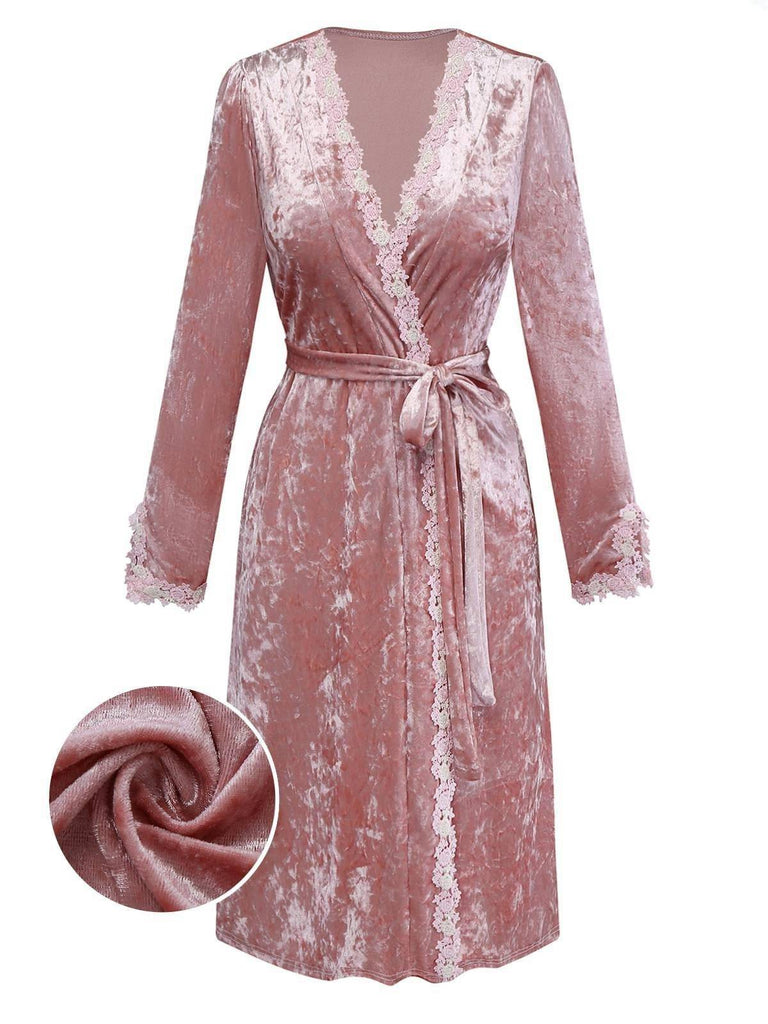 [Prévente] Peignoir rose en velours et dentelle brodé de fleurs des années 1930