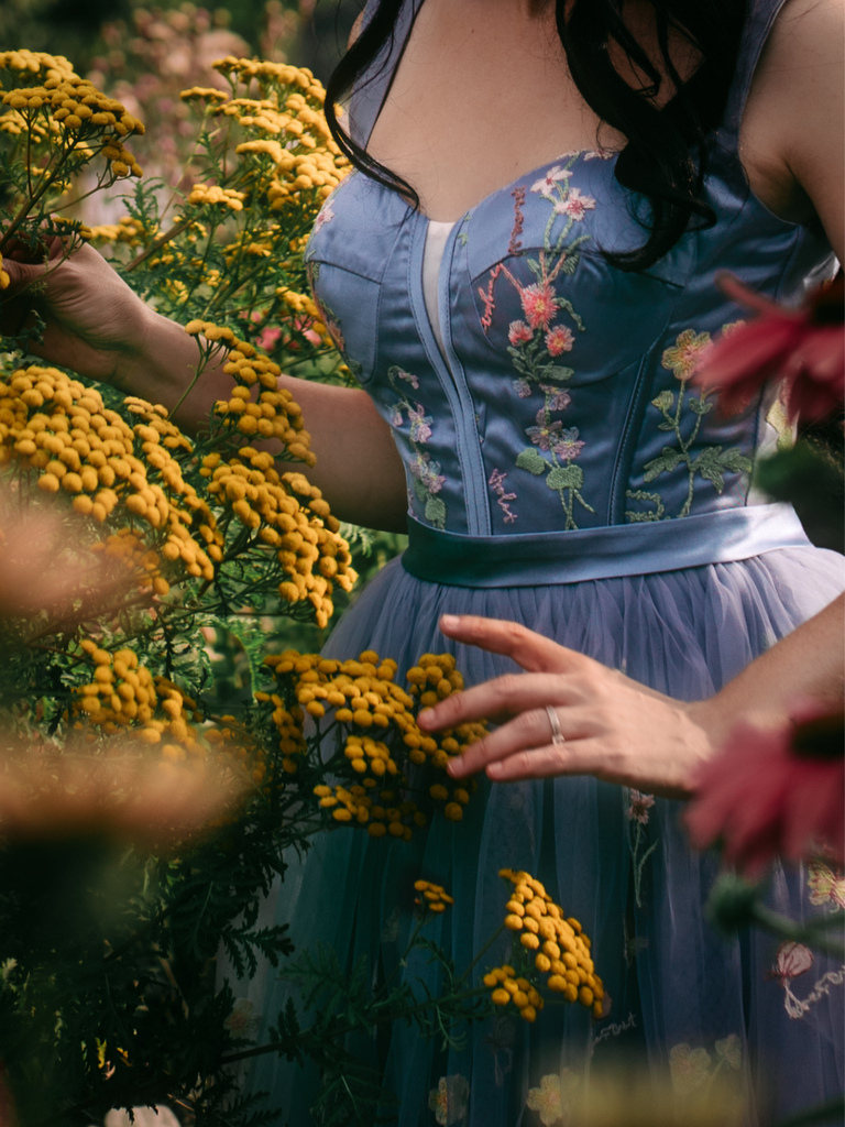 Robe courte verte en dentelle florale brodée années 1970