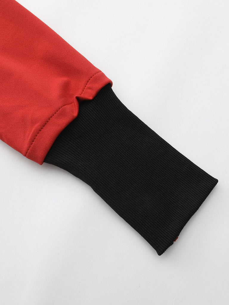 Manteau rouge à boutons en diagonale col montant des années 1940