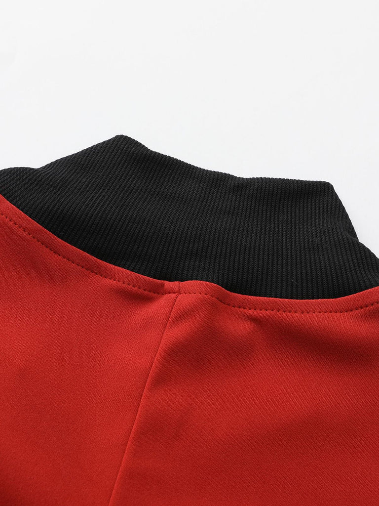 Manteau rouge à boutons en diagonale col montant des années 1940