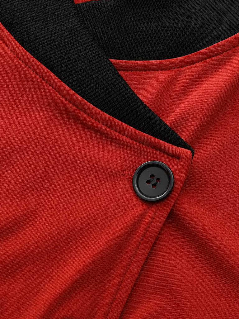 Manteau rouge à boutons en diagonale col montant des années 1940