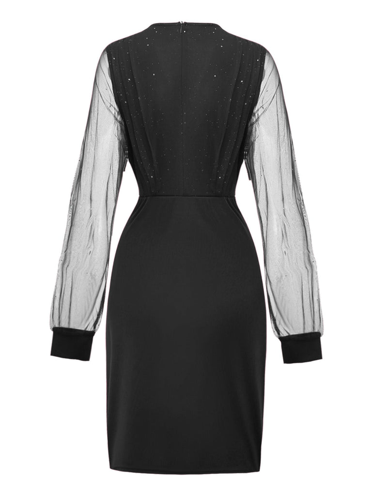 Robe moulante en résille paillettes unie et col en V années 1960