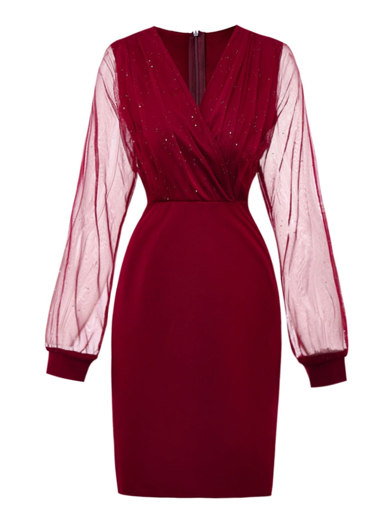 Robe moulante en résille paillettes unie et col en V années 1960