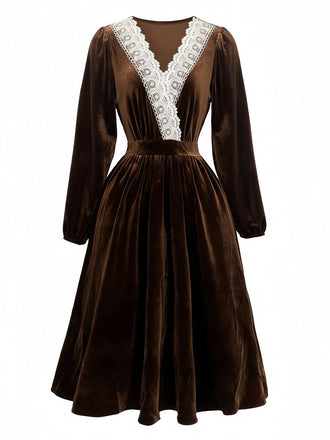 Robe en velours patchwork de dentelle unie marron des années 1940