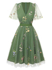 Robe verte manches bouffantes et broderies florales en résille années 50