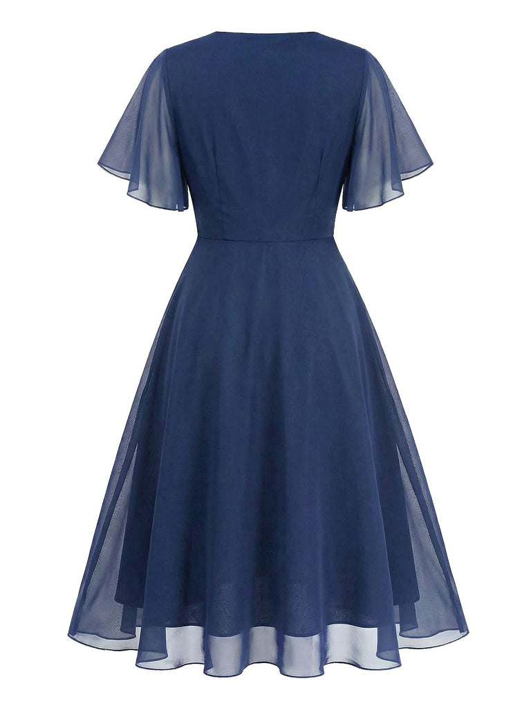 [Prévente] [Grande Taille] Robe en mousseline bleu marine décolleté en V et broche années 40