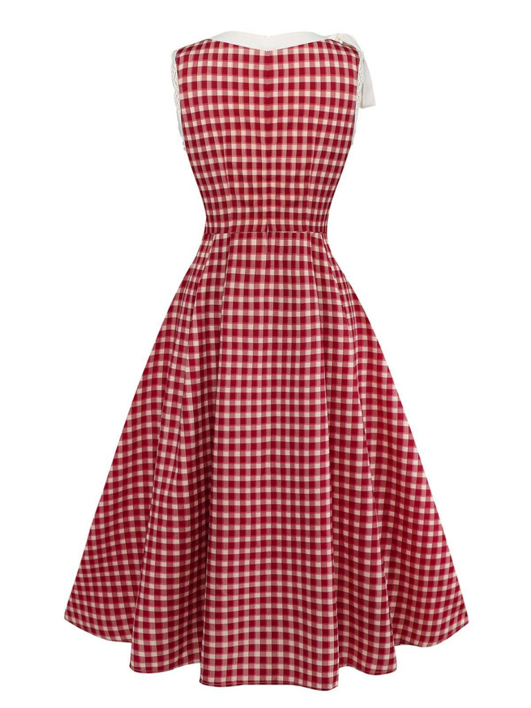 Robe rouge à carreaux vichy sans manches en dentelle et col rond années 1950