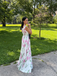 Robe longue blanche sans manches à col rond et imprimé floral années 1930