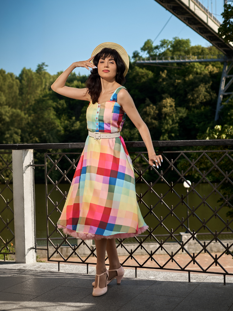Robe trapèze larges bretelles carreaux colorés 1950s