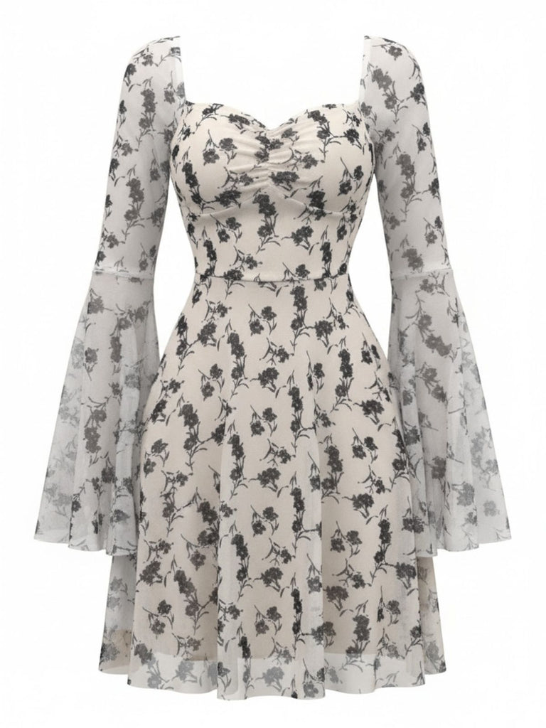 Robe courte beige fleurs décolleté cœur et manches cloche résille années 1950