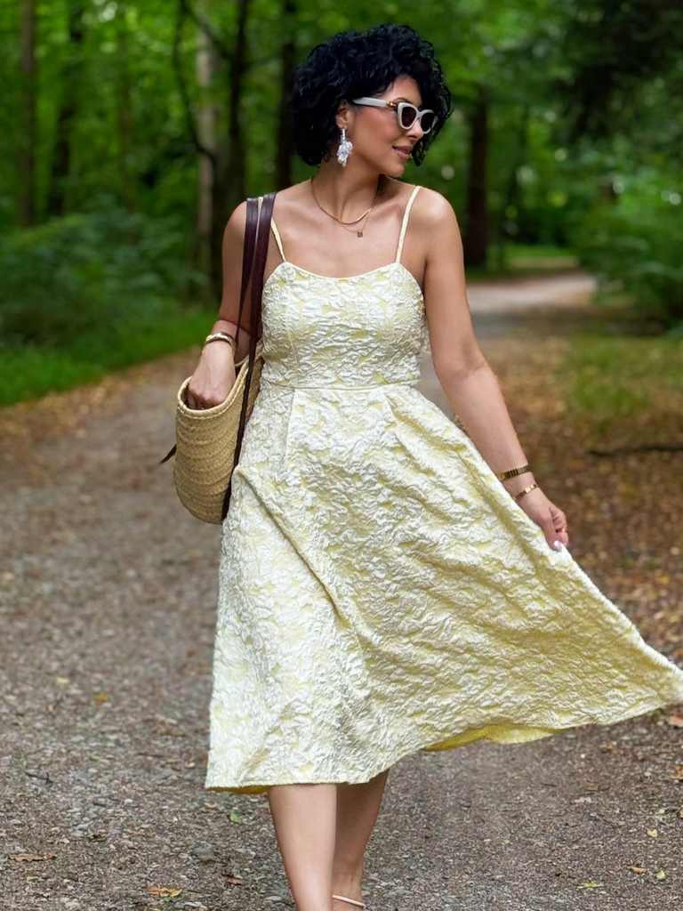 Robe midi bleu fines bretelles floral années 1950