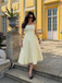 Robe jaune fines bretelles et imprimé floral jacquard années 1950