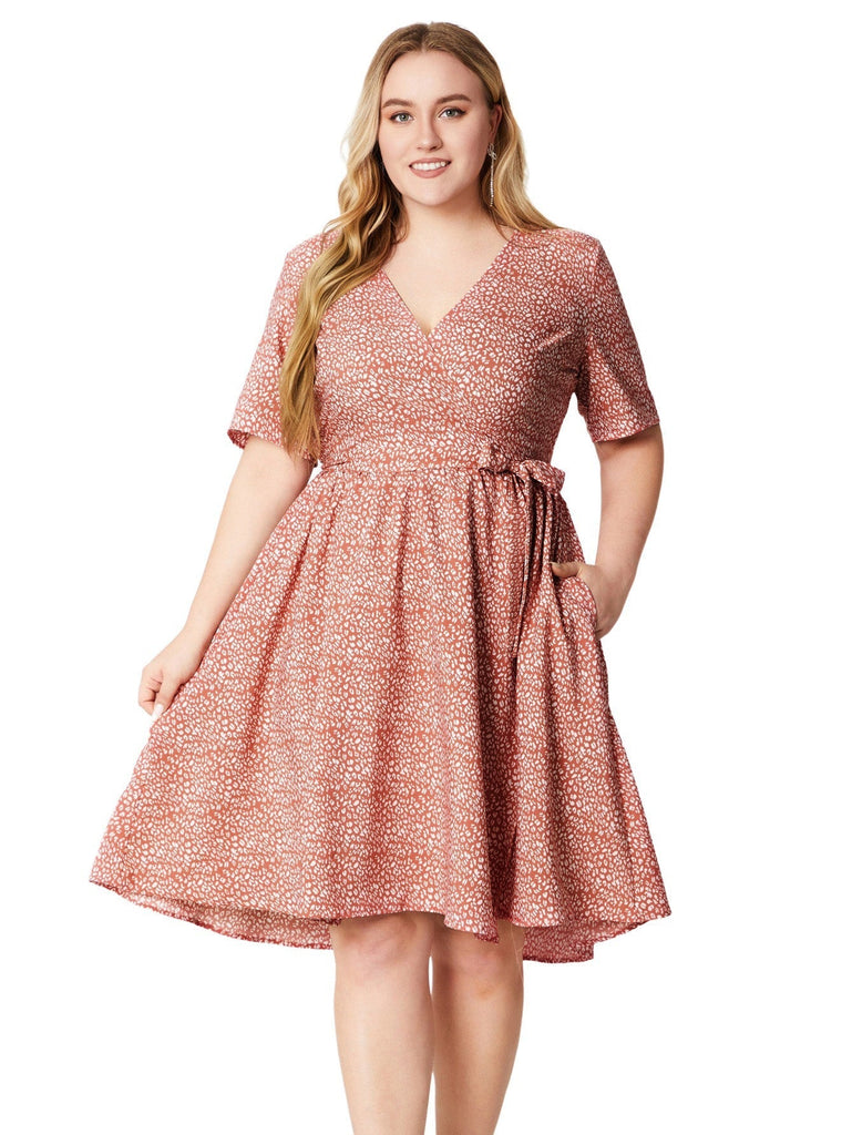 [Grande Taille] Robe Portefeuille Rose Col V à Poches et Fleurs Années '40