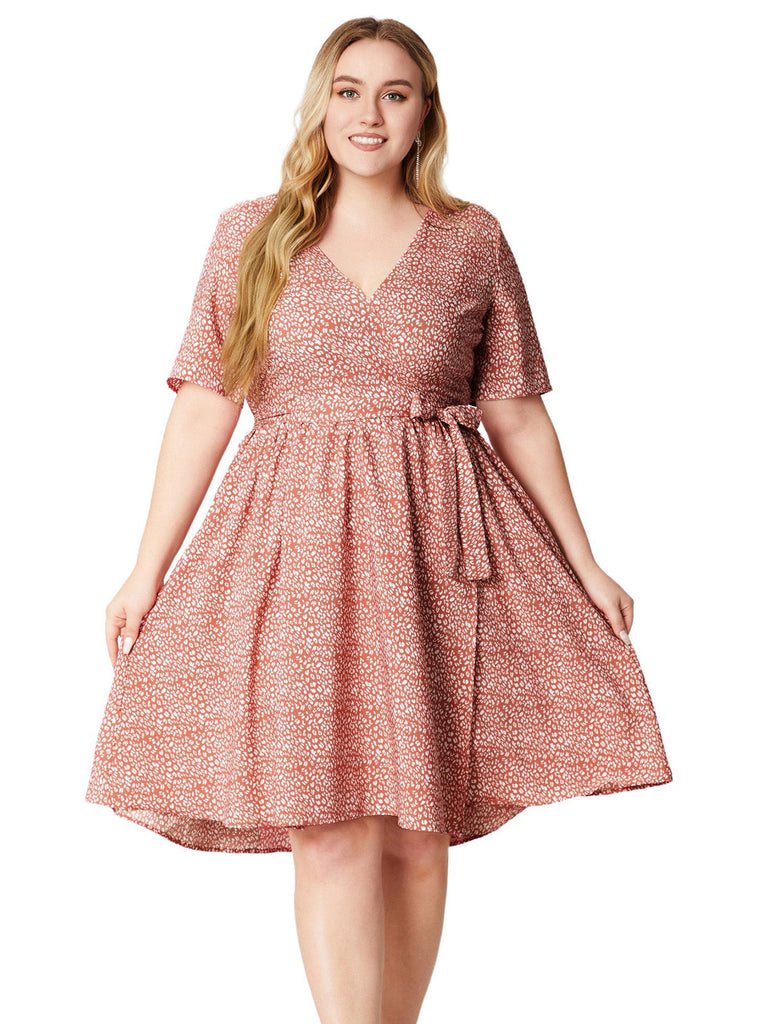 [Grande Taille] Robe Portefeuille Rose Col V à Poches et Fleurs Années '40 3