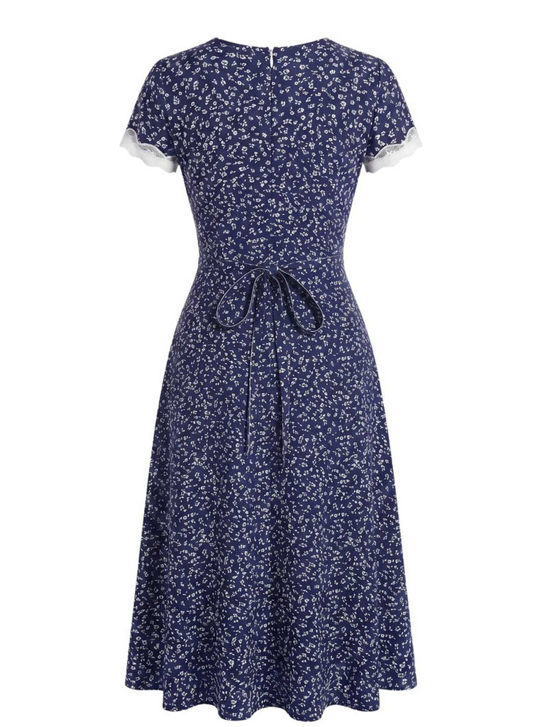 Robe bleu foncé dentelle florale et col V années 1940
