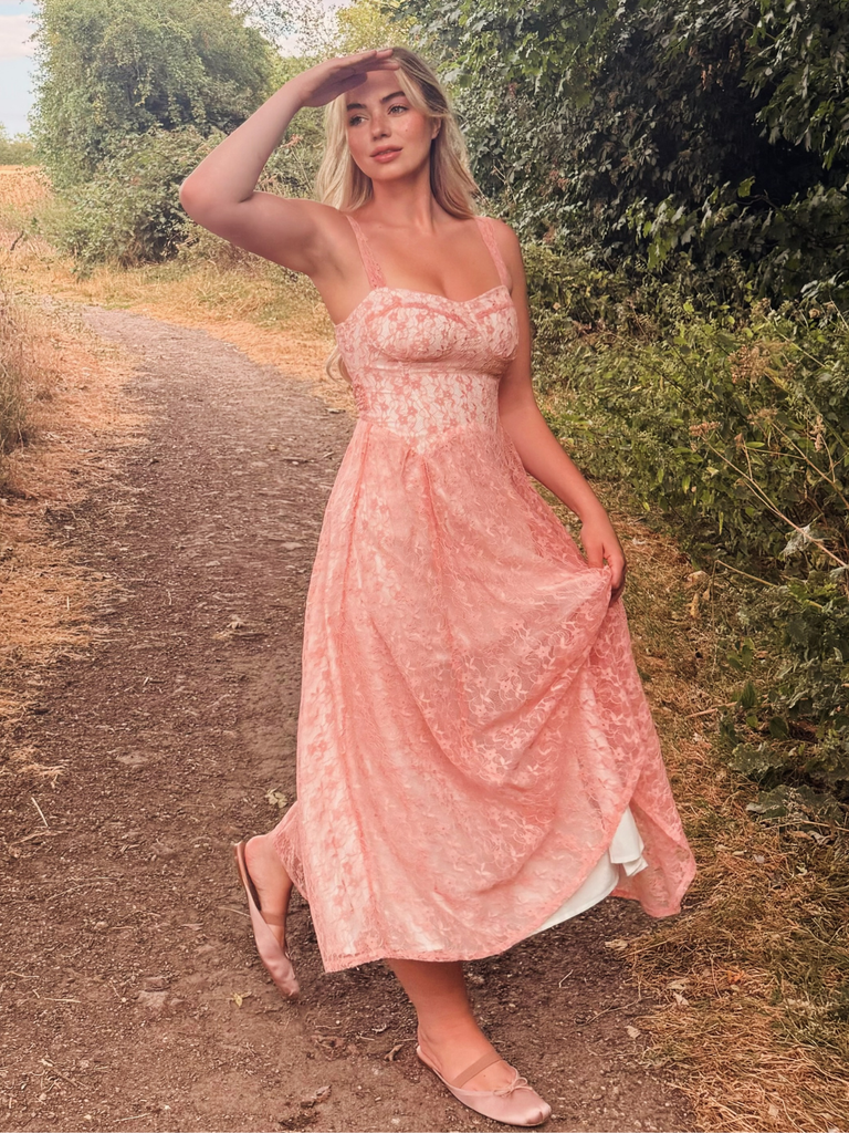 Robe Bretelles Spaghetti Col Cœur Dentelle Rose Années 1940