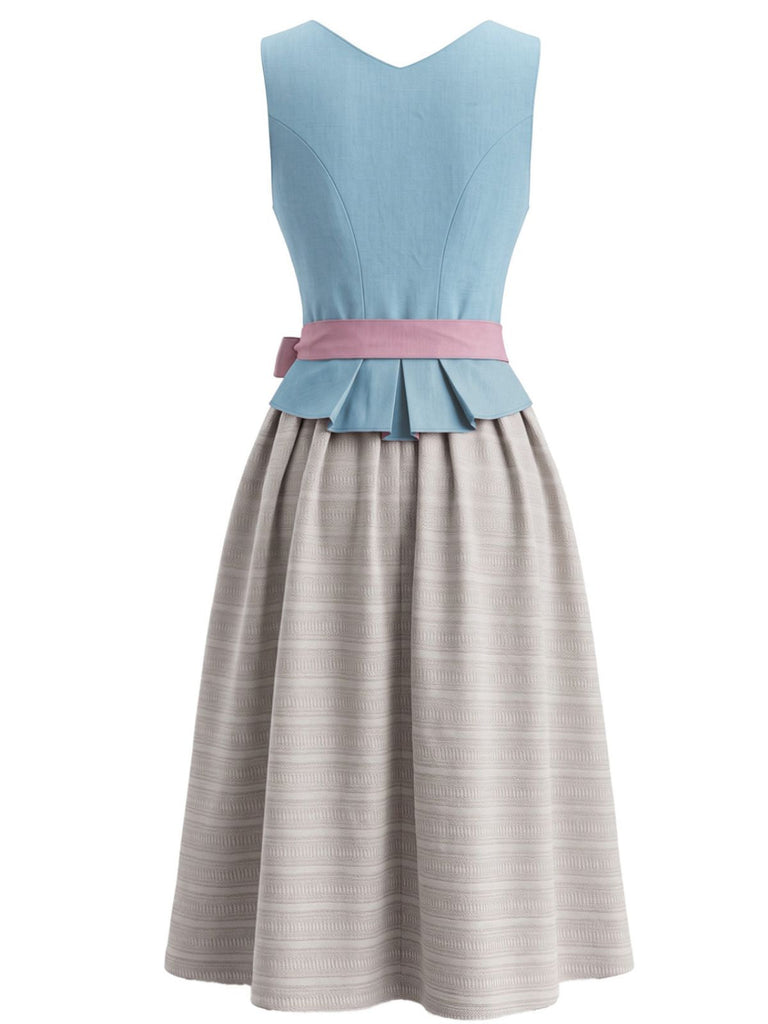 Ensemble 3PCS bleu avec robe sans manches à col carré, tablier rose et top Années 1950