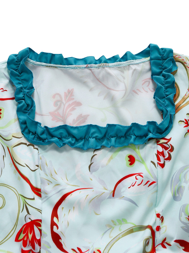 Robe bleue rococo à fleurs, manches cloche et volants années 1970