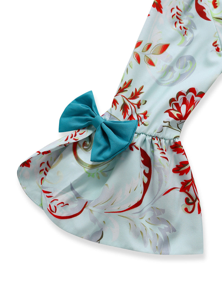 Robe bleue rococo à fleurs, manches cloche et volants années 1970