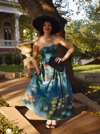 Robe bustier bleue motif nénuphars et décolleté cœur années 50