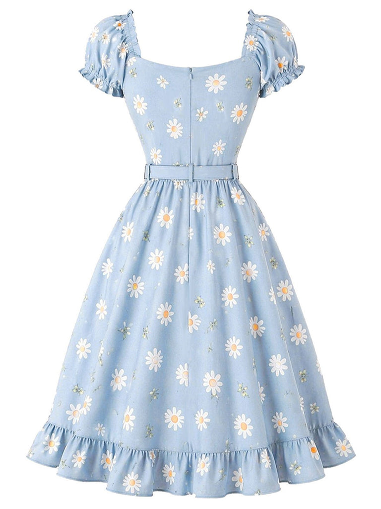 [Prévente] Robe bleu clair motif marguerites et décolleté cœur années 50
