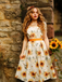 Robe orange motif tournesols et encolure cœur années 50