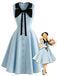Robe bleue sans manches col nœud papillon et poches années 1950