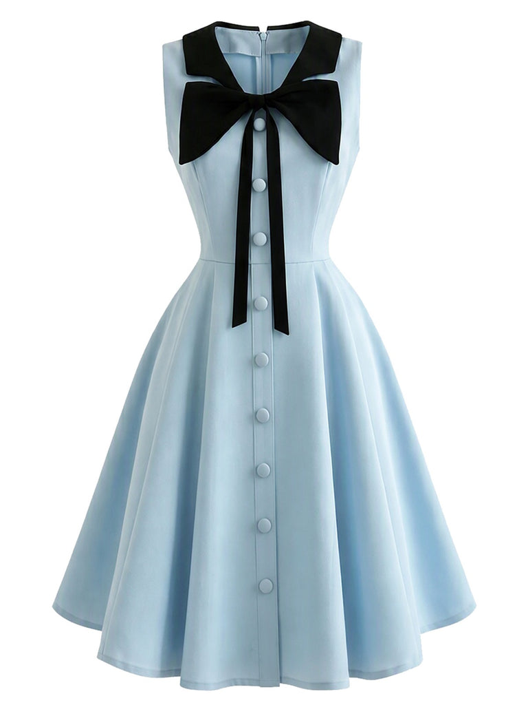 Robe bleue sans manches col nœud papillon et poches années 1950