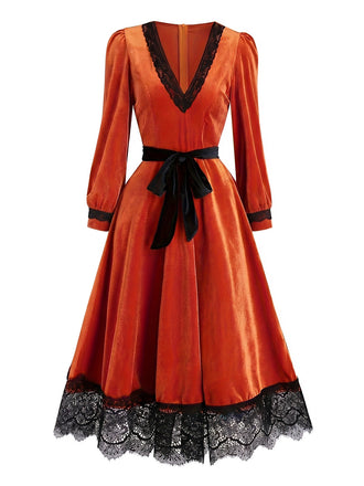 Robe orange en velours à col V plongeant et bordure en dentelle années 1950