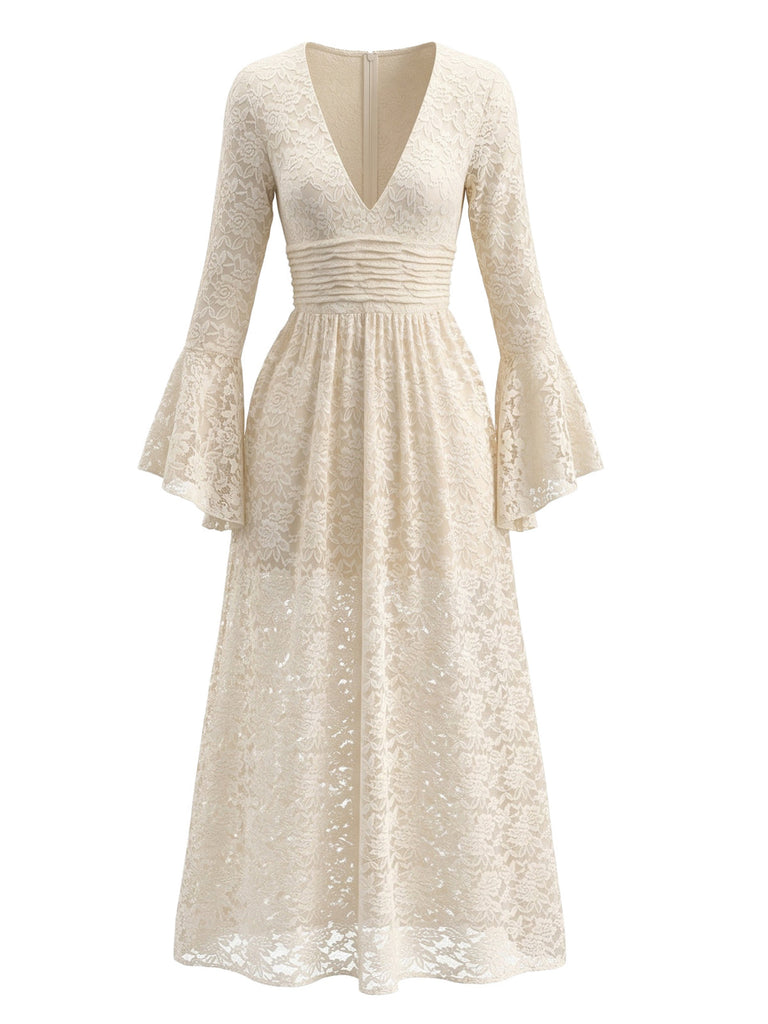 Robe longue beige en dentelle à manches cloche et taille froncée années 1970