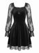 Robe mini gothique noire en velours et dentelle Années 1950