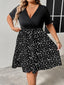 [Grande Taille] Robe évasée col V imprimé abstrait et empiècements contrastants années 50