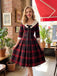 [Prévente] Robe rouge et noire à carreaux écossais et col Chelsea Années 1950 - 2
