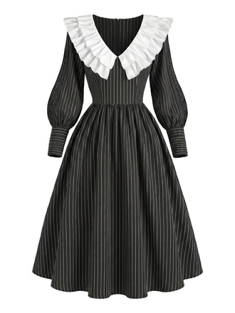 [Prévente] Robe noire à fines rayures, col volanté et manches gigot années 1940 - 2