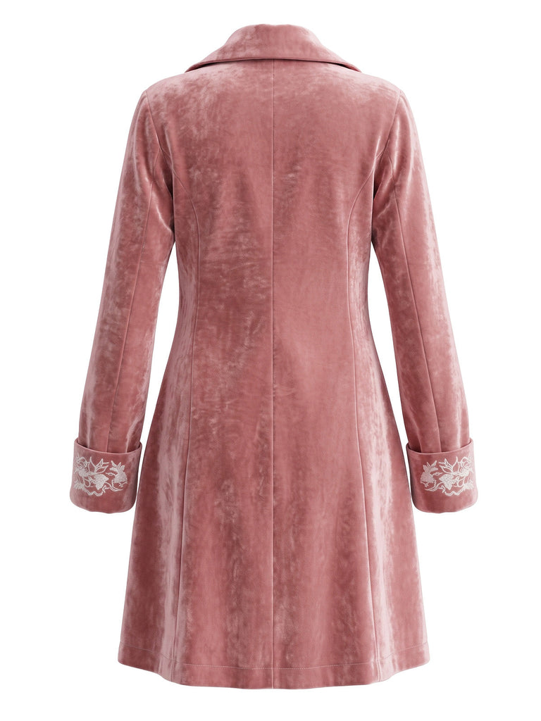 Veste longue rose en velours à revers et broderies florales années 1950