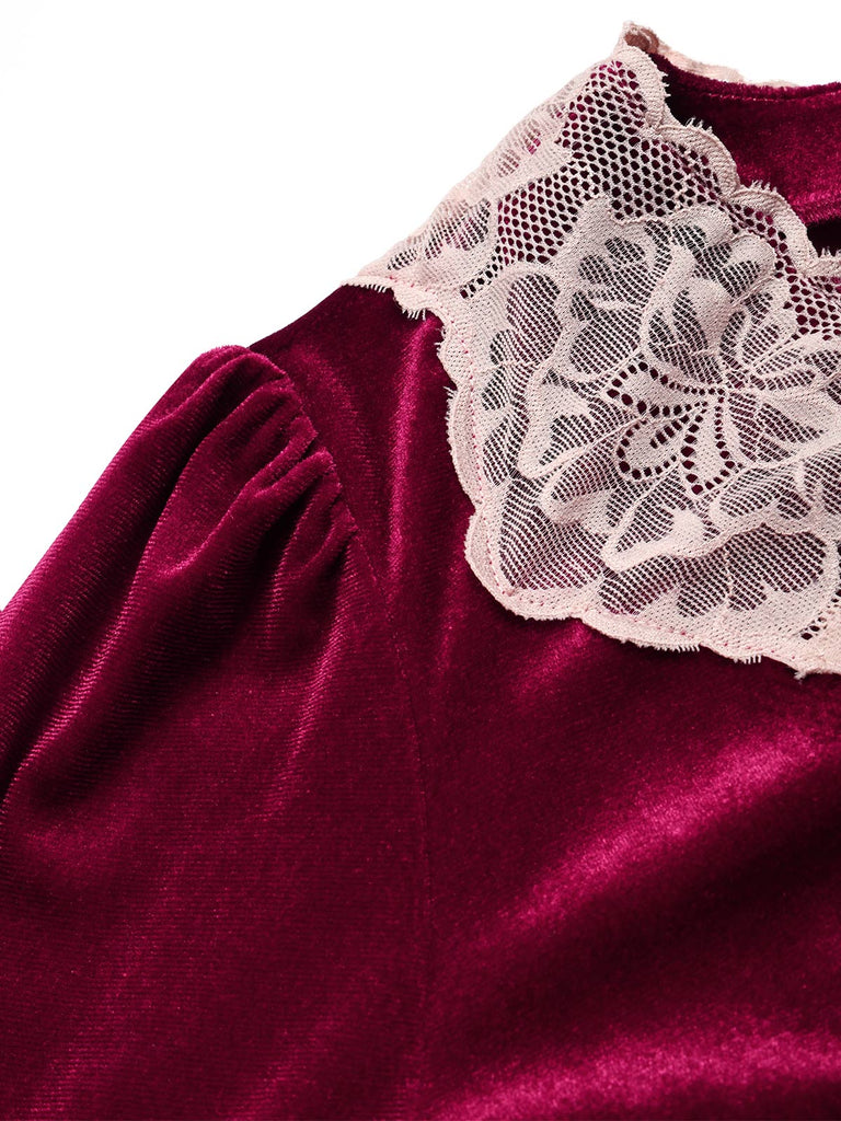 [Prévente] Robe midi lie-de-vin en velours à col en dentelle et poignets volantés années 1950