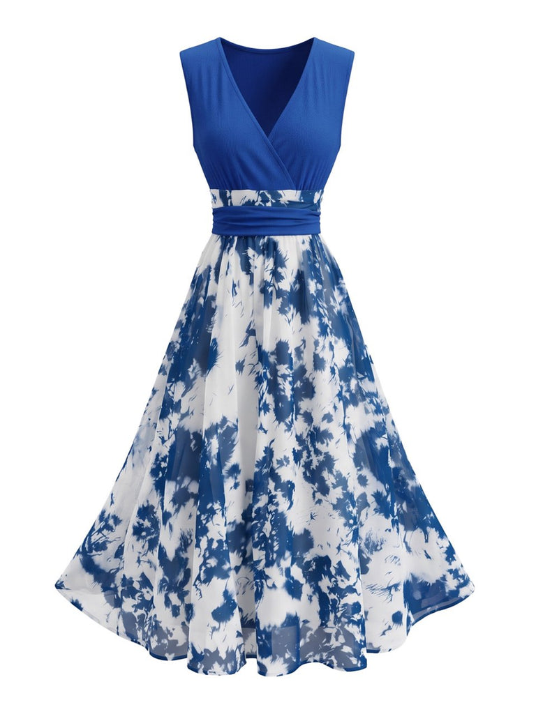 Robe évasée bleue à imprimé floral et col V plongeant années 1950