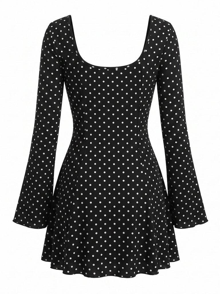 Robe courte noire à pois, dentelle côtelée, col V et manches cloche années 1960
