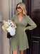 Robe verte unie plissée à col V et manches lanternes Années 1950