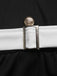 Robe noire et blanche à revers, col V et manches longues années 1950