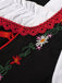 Ensemble 2 pièces rouge avec robe à broderie florale ethnique et tablier années 1950