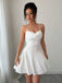Robe courte froncée à col drapé et doubles bretelles années 1960