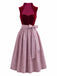 Ensemble bordeaux avec robe en velours à décolleté cœur, tablier et top blanc Années 1950