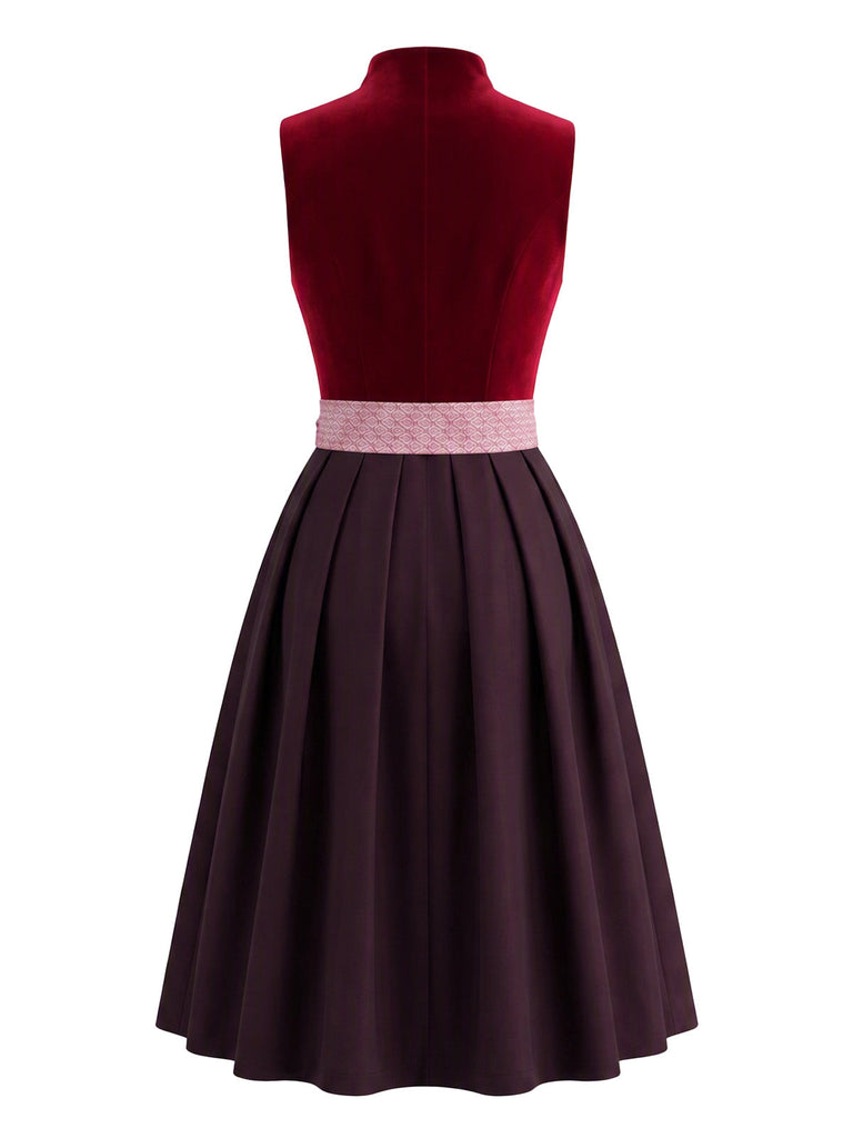 Robe bordeaux en velours à décolleté cœur avec tablier Années 1950