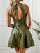 Robe évasée en cuir PU à col V et dos ajouré années 1960