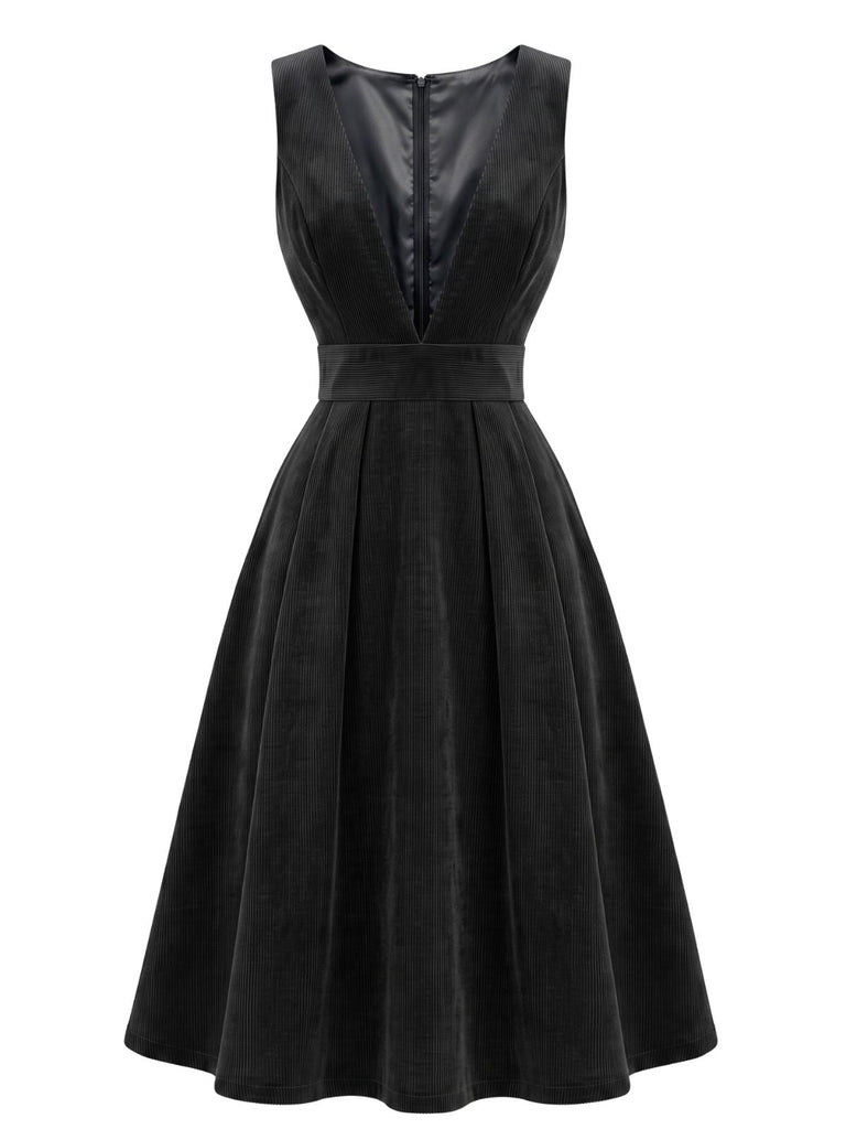 Robe chasuble en velours côtelé plissé à décolleté V profond années 1950 - 6
