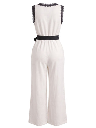Combinaison blanche sans manches à col V, dentelle et ceinture années 1950 - 2