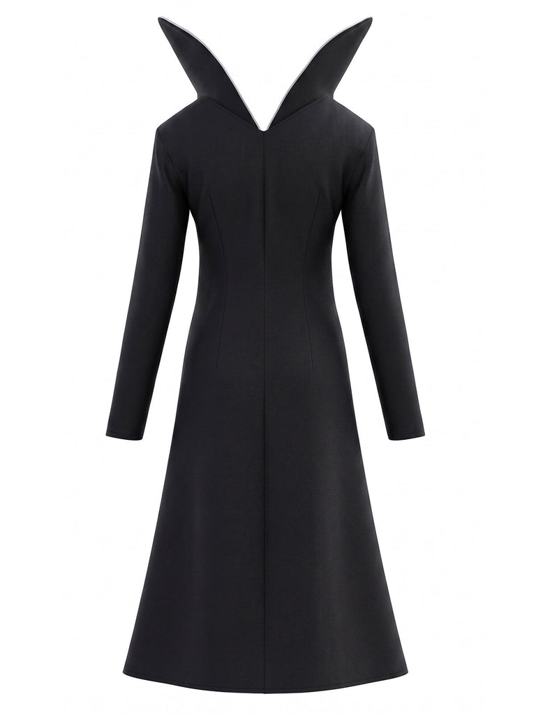 Robe midi gothique noire à col montant et manches longues années 1940