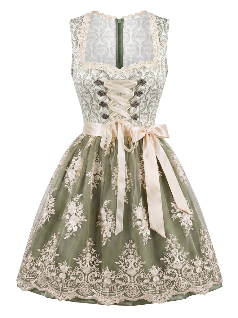 Robe vert clair à col carré avec tablier en dentelle florale Années 1950