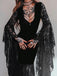 Robe gothique noire en velours à manches chauve-souris et empiècements en dentelle années 1970